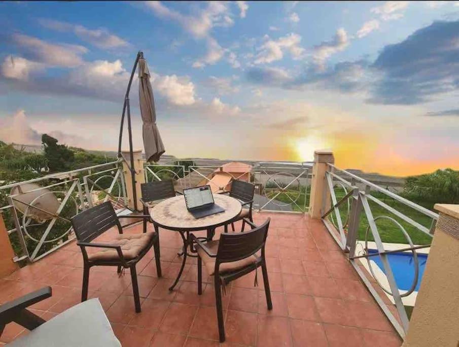 Exclusive Beachfront Penthouse Almayate Alto Exterior photo