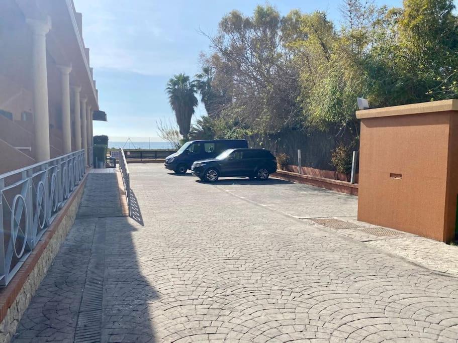 Exclusive Beachfront Penthouse Almayate Alto Exterior photo